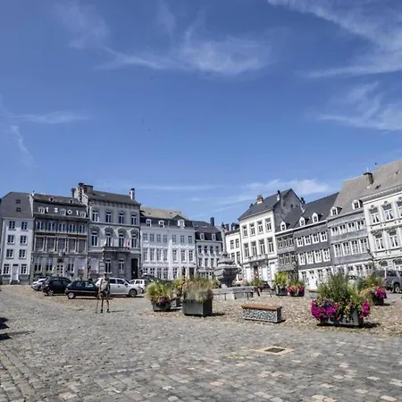 Holiday home Modern Holiday In With Fireplace